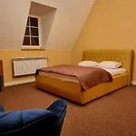 Palac Fabrykanta Bed and breakfast