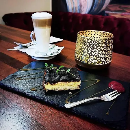 Palac Fabrykanta Bed & Breakfast