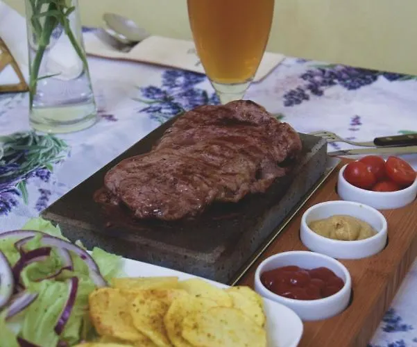 Palac Fabrykanta Bed & Breakfast